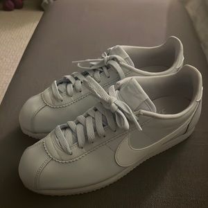 Nike classic cortez in half blue/white/vast gray.